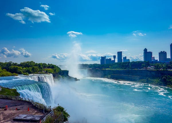 Escape to Paradise Revealing Niagara Falls' Hidden Gems - A Journey of Unforgettable Discoveries