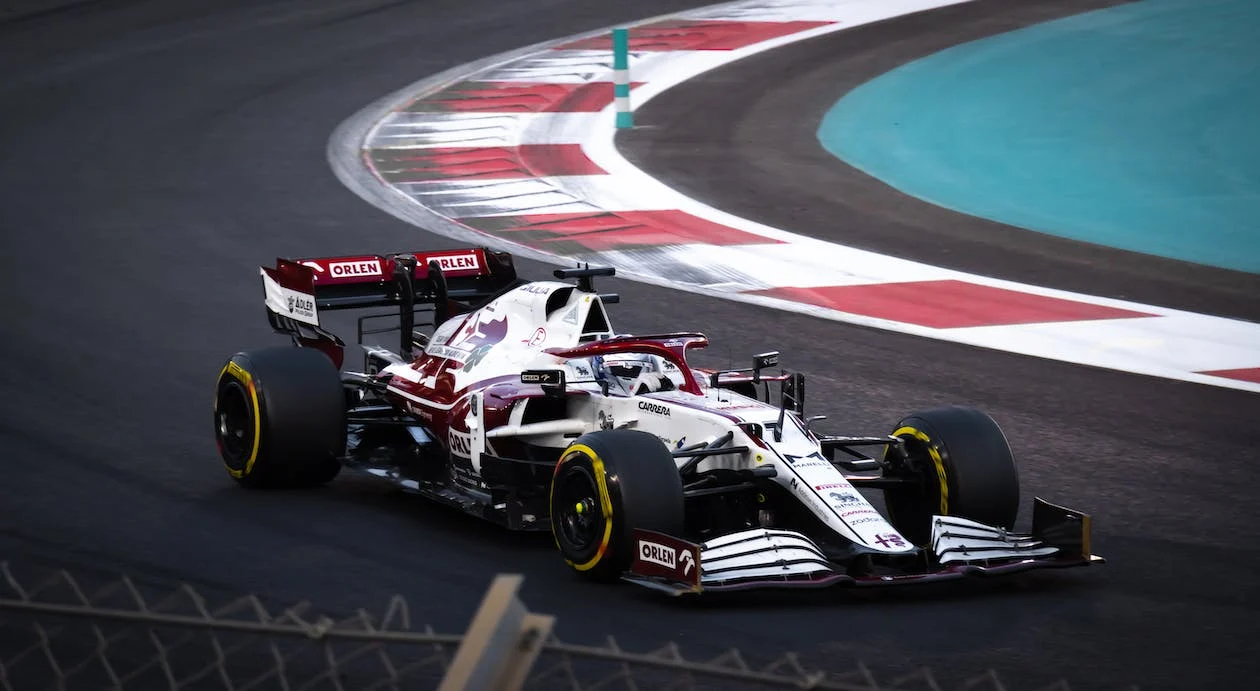 F1 Hungarian GP Hamilton Dominates Verstappen in Electrifying Final Practice